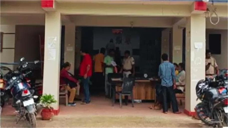 सहरसा में मानवता शर्मसार: बदमाशों ने घर में घुसकर महिला वकील को निर्वस्त्र कर पीटा, पुलिस कर रही जांच