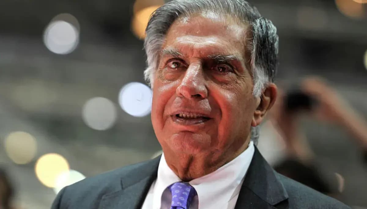 Ratan Tata Biography in Hindi: टाटा में असिस्टेंट बनकर शुरू किया था करियर, फिर कंपनी को बना दिया इंटरनेशनल ब्रांड