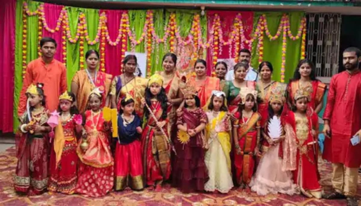 Dalsinghsarai में Durga Puja पर लिटिल बचपन प्ले स्कूल का डांडिया शो, बच्चों की धमाकेदार प्रस्तुति से अभिभावक भी थिरके