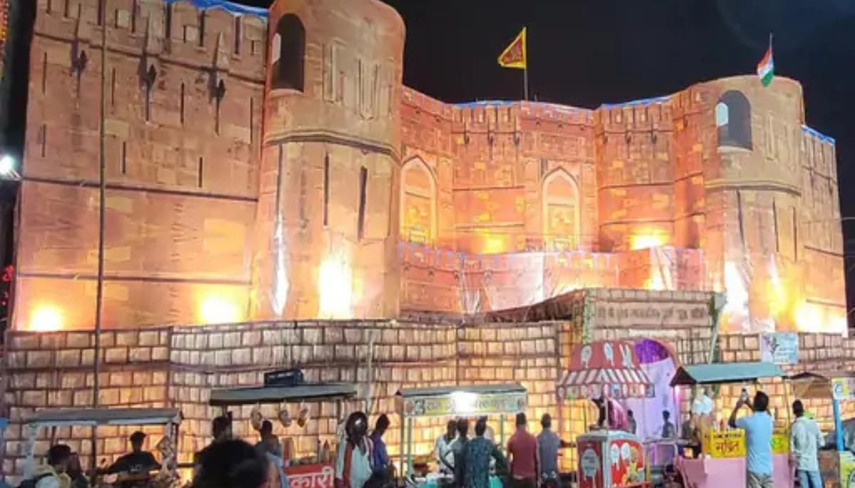 दुर्गा पूजा का धमाका: दरभंगा में भव्य पंडाल, AC की सुविधा और भक्तों की भीड़