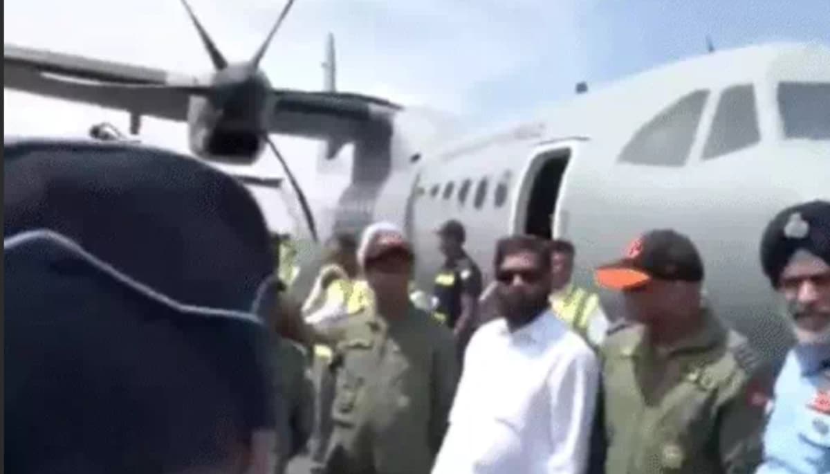 नवी मुंबई एयरपोर्ट पर C-295 की लैंडिंग: मुख्यमंत्री शिंदे की मौजूदगी में हुआ खास परीक्षण