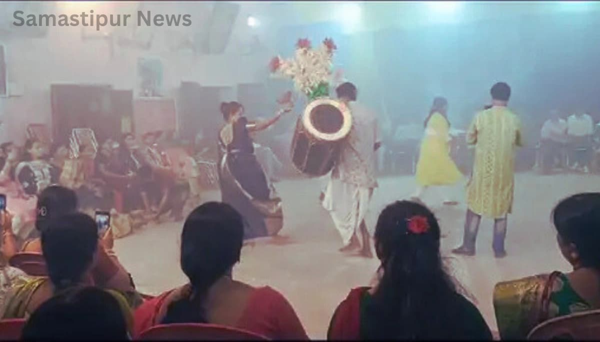 समस्तीपुर में Durga Puja के दौरान धुनुची डांस का जादू, लोगों ने कहा- ऐसा नजारा सिर्फ बंगाल में