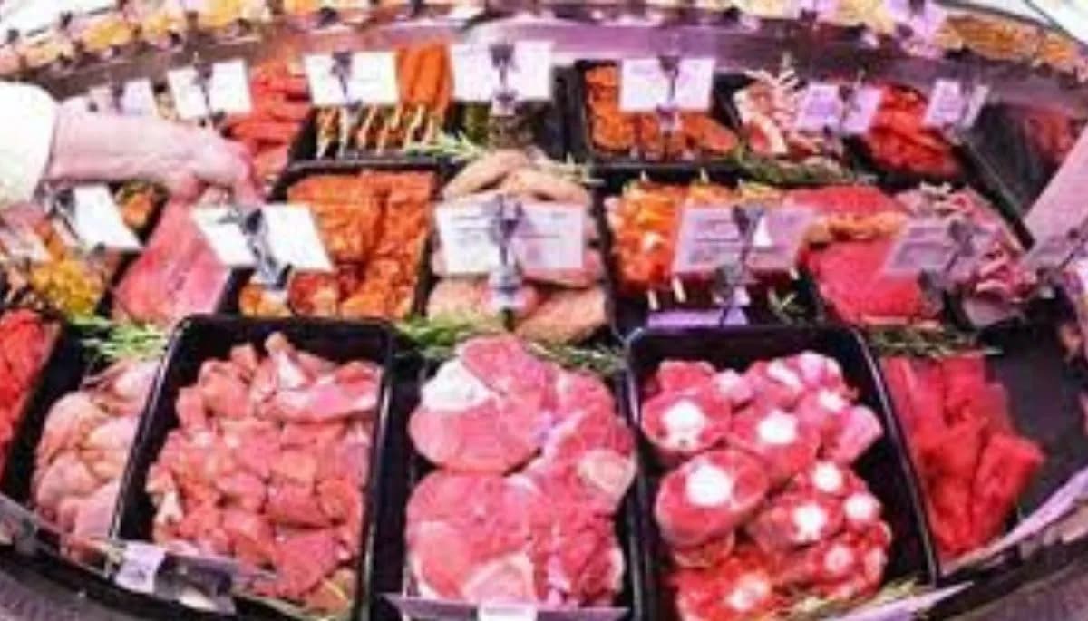 Bihar News: लखीसराय में अवैध मांस व्यापार पर छापेमारी, 10 लोग हिरासत में, इलाके में भारी पुलिस बल तैनात