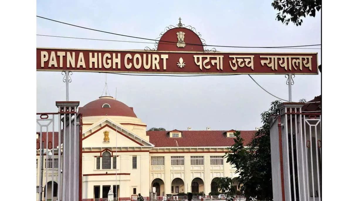 Patna News: पटना हाईकोर्ट का बड़ा फैसला, मिर्जा गालिब कॉलेज के 20 शिक्षकों की नियुक्ति रद्द