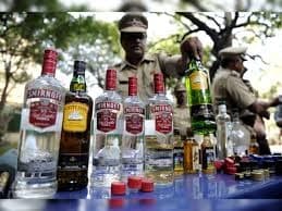 समस्तीपुर में चौंकाने वाला खुलासा: खुदीराम बोस रेलवे स्टेशन पर महिला शराब तस्कर गिरफ्तार