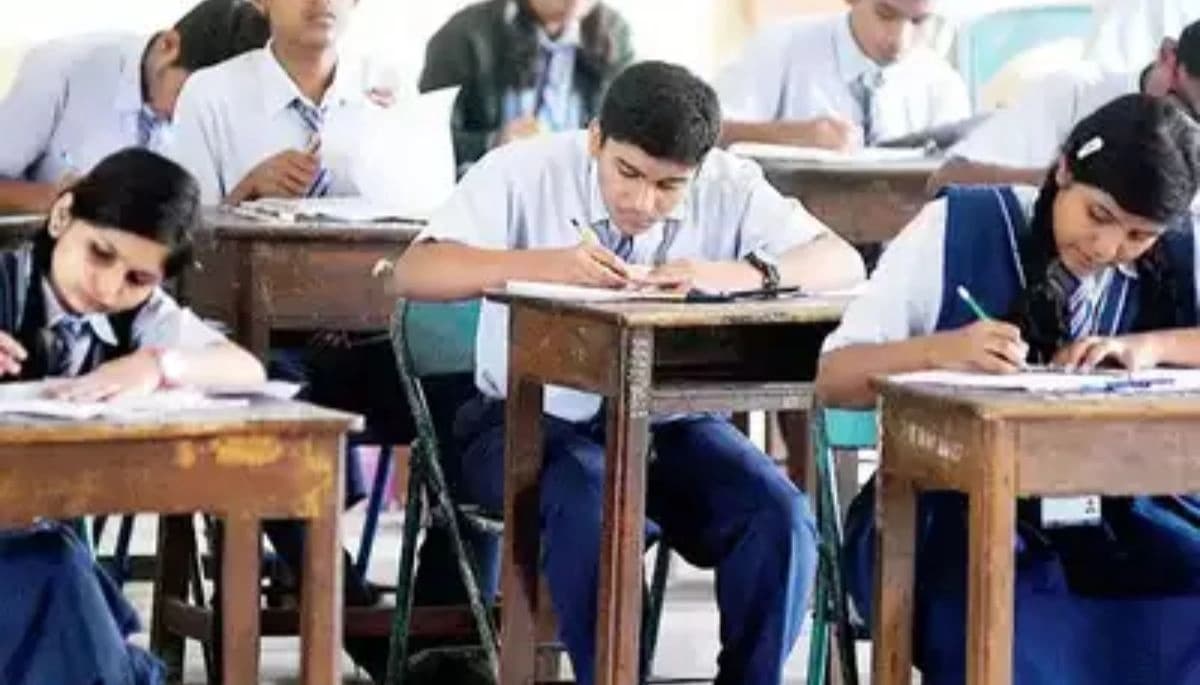 Muzaffarpur News: छात्र को दूसरे के बदले परीक्षा देना पड़ा महंगा, विवि प्रशासन ने रद्द किया नामांकन