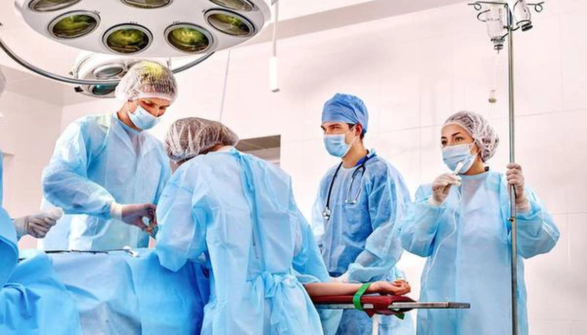 Muzaffarpur: डॉक्टर की लापरवाही से बच्ची का ऑपरेशन, बाद में पता चला अपेंडिक्स नहीं था