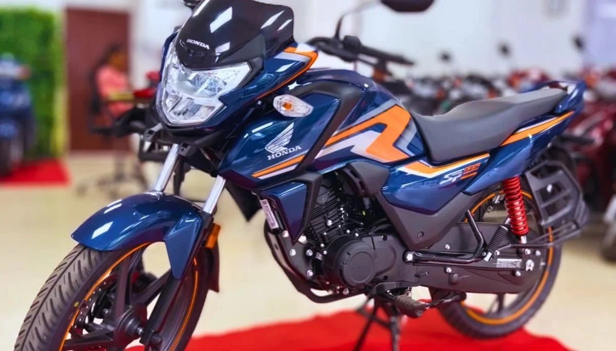 Bajaj Pulsar को टक्कर देने आई Honda SP 125: शानदार लुक और मॉरडॉन फीचर्स के साथ किफायती कीमत में!