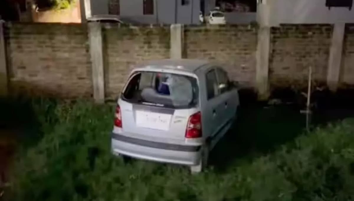 Mysterious Death of Siblings: पटना के इंद्रपुरी इलाके में पुलिस टीम मृत भाई-बहन के शव की जांच करती हुई।