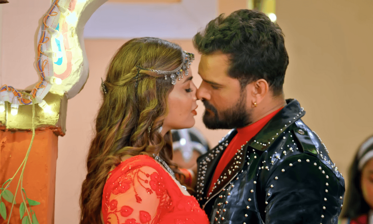 Khesari Lal Yadav New Bhojpuri Song Laal Ghaghri with Akanksha Puri from Agnipariksha film