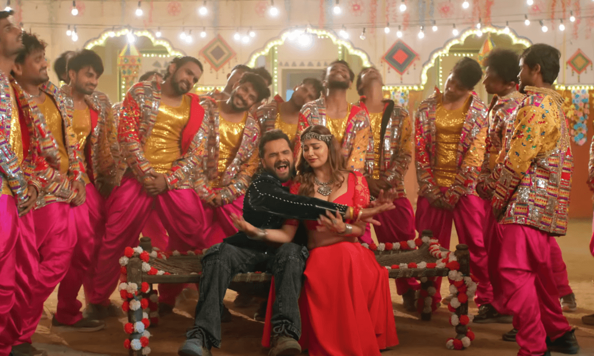 Khesari Lal Yadav New Bhojpuri Song Laal Ghaghri with Akanksha Puri from Agnipariksha film