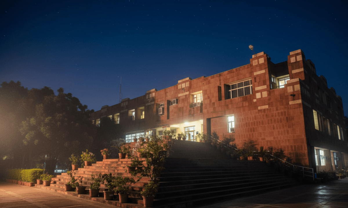 JNU में महिला छात्रों की संख्या 51.1% से 43.1% हुई, रिपोर्ट में हुआ बड़ा खुलासा