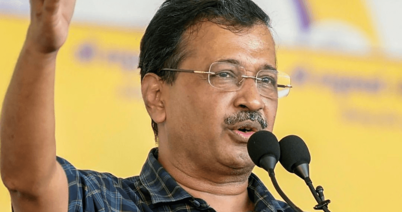 Gujrat Election: गुजरात में ‘एक साथ’ BJP-कांग्रेस? केजरीवाल का बड़ा आरोप, सियासत गरम