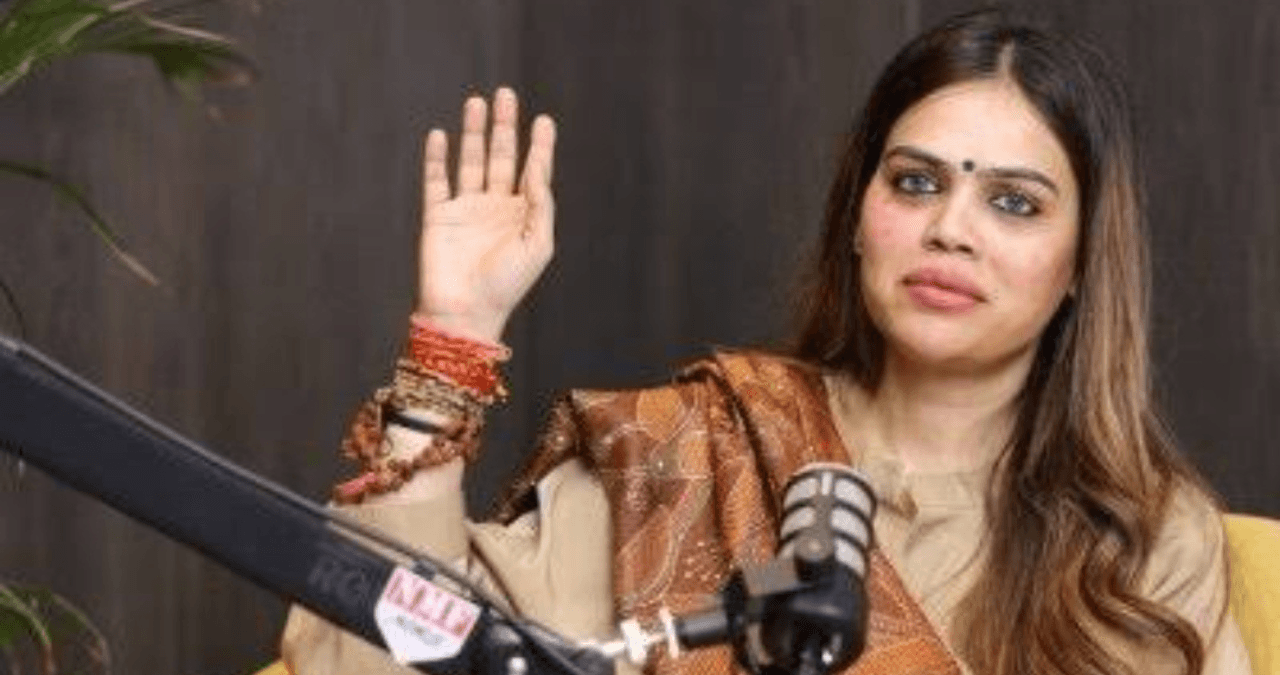 Mumbai: Lenskart स्टोर में विवाद! Nazia Elahi Khan का मैनेजर से तीखा सवाल, वीडियो वायरल