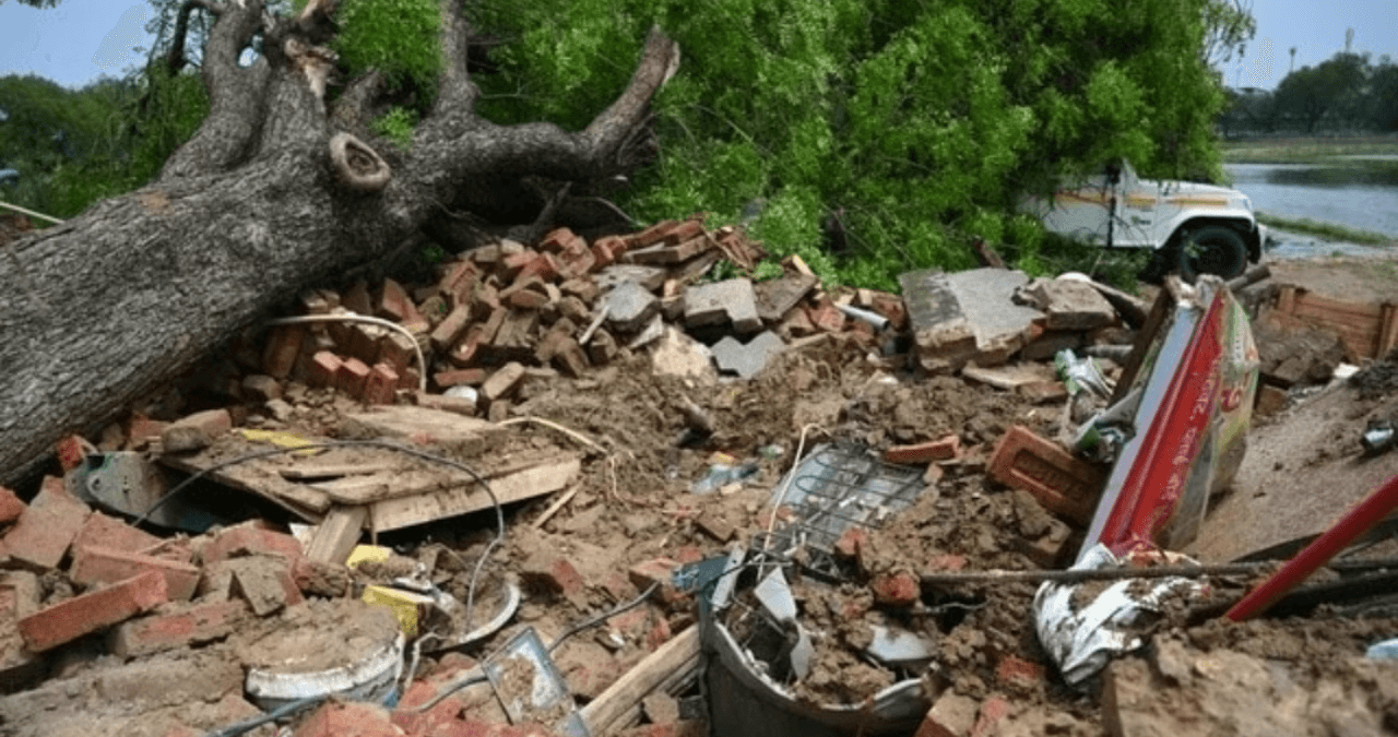 Bihar: आंधी-बारिश ने मचाई तबाही! एक रात में 13 मौतें, कई जिलों में हालात बेकाबू