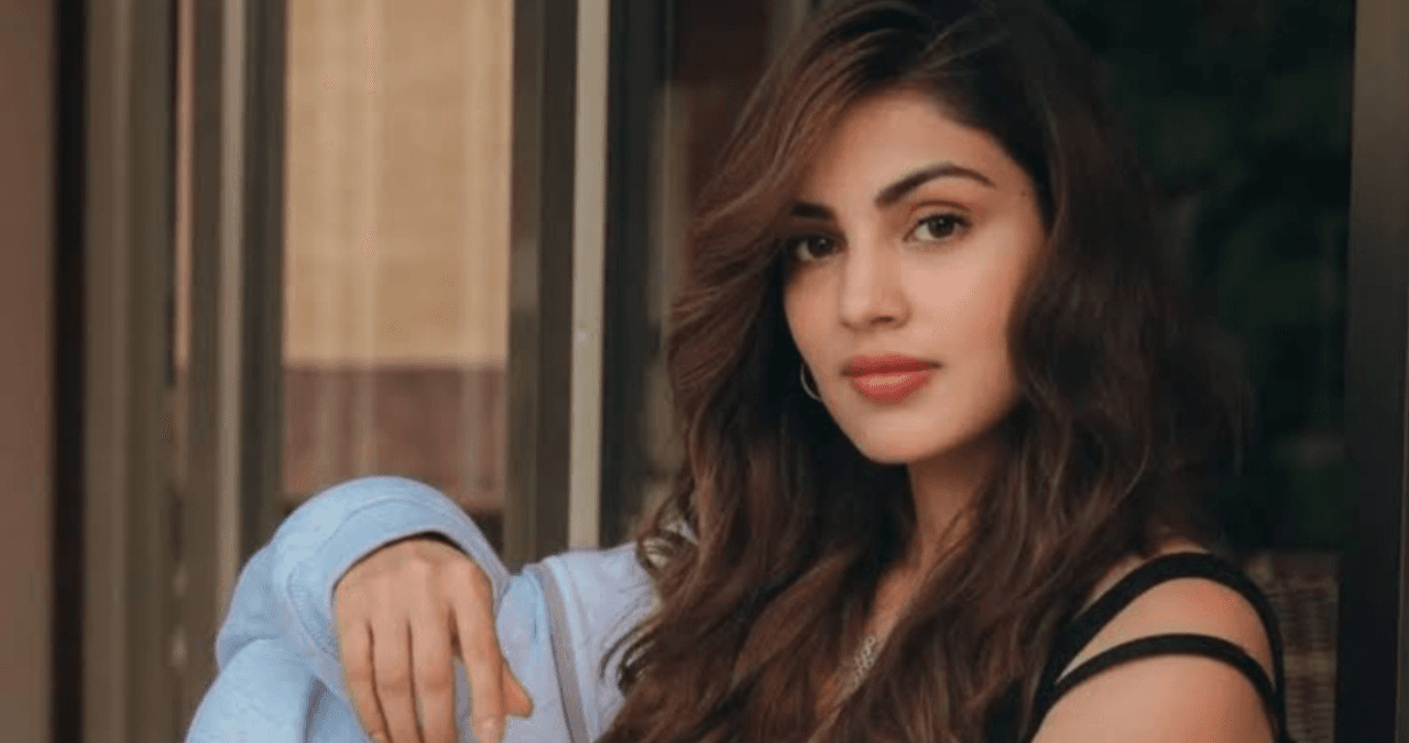 Rhea Chakraborty: सोशल मीडिया से दूर हुईं रिया चक्रवर्ती, बोलीं- खुद को फिर महसूस करना है