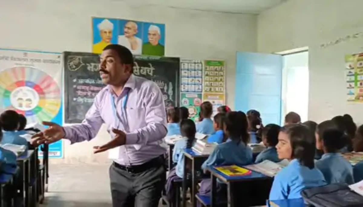 Samastipur News: समस्तीपुर के शिक्षक ने अनोखे गीत से बच्चों को सिखाई भगदड़ से बचने की तरकीब, वीडियो हुआ वायरल