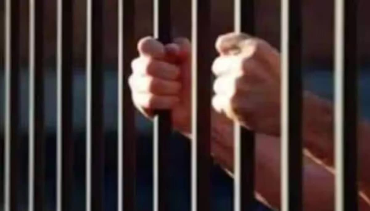 Bihar News: थाना की बिल्डिंग से कूदकर फरार हुआ हरियाणा का शराब तस्कर, पुलिस देखती रह गई