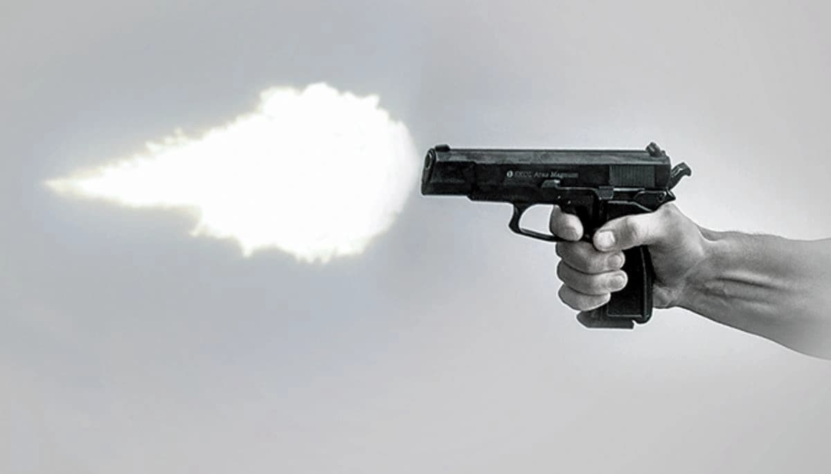 Bihar News: BJP का झंडा लगी गाड़ी से आए बदमाशों ने की ताबड़तोड़ फायरिंग, छेड़खानी का विरोध करने पर 2 को मारी गोली