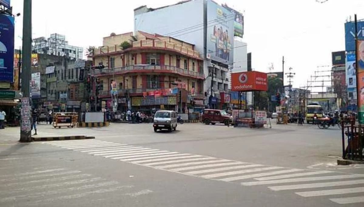 Bihar News: डाकबंगला चौराहा स्थित 100 साल पुरानी युसूफ बिल्डिंग को तोड़ने का आदेश, HC ने दुकानदारों को एक हफ्ते का वक्त