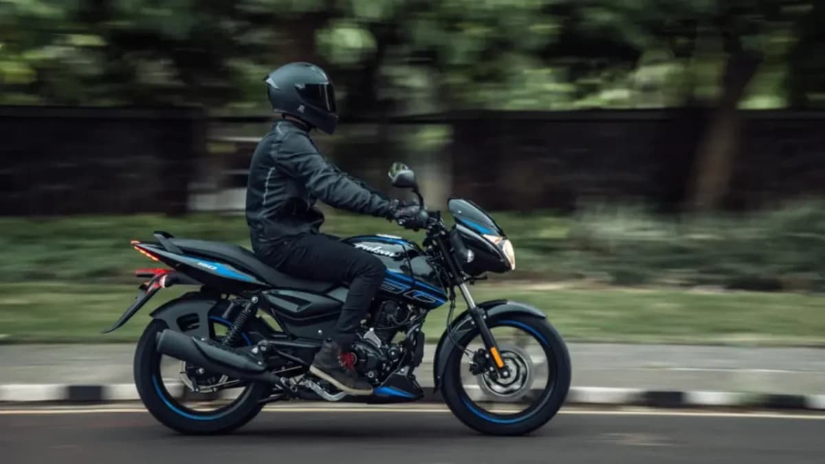 Bajaj Pulsar 150 बाइक का स्टाइलिश लुक और शानदार डिजाइन, युवाओं की पहली पसंद