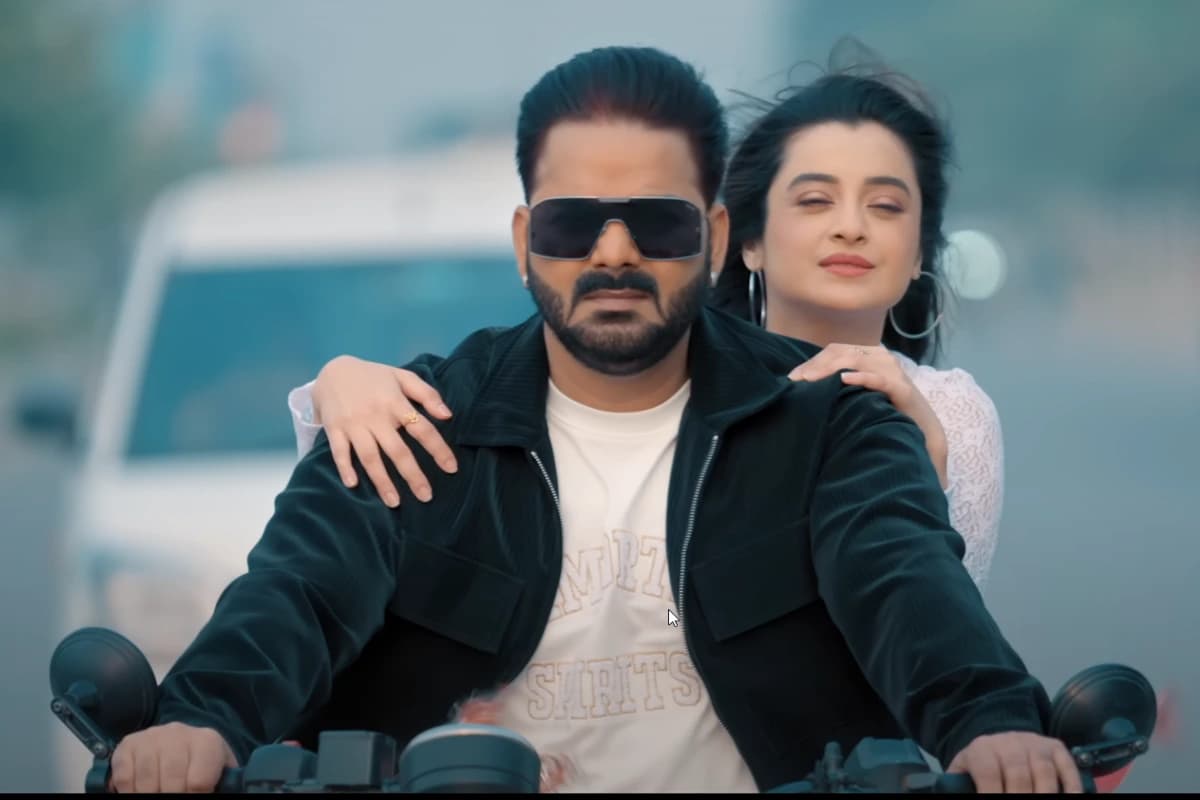 New Pawan Singh Bhojpuri Song Senura Dal Ke: Pawan Singh और Priyanka Singh का नया भोजपुरी गाना 'सेनुरा डाल के' का पोस्टर, जिसमें दर्शना बanik भी शानदार अंदाज़ में नजर आ रही हैं।