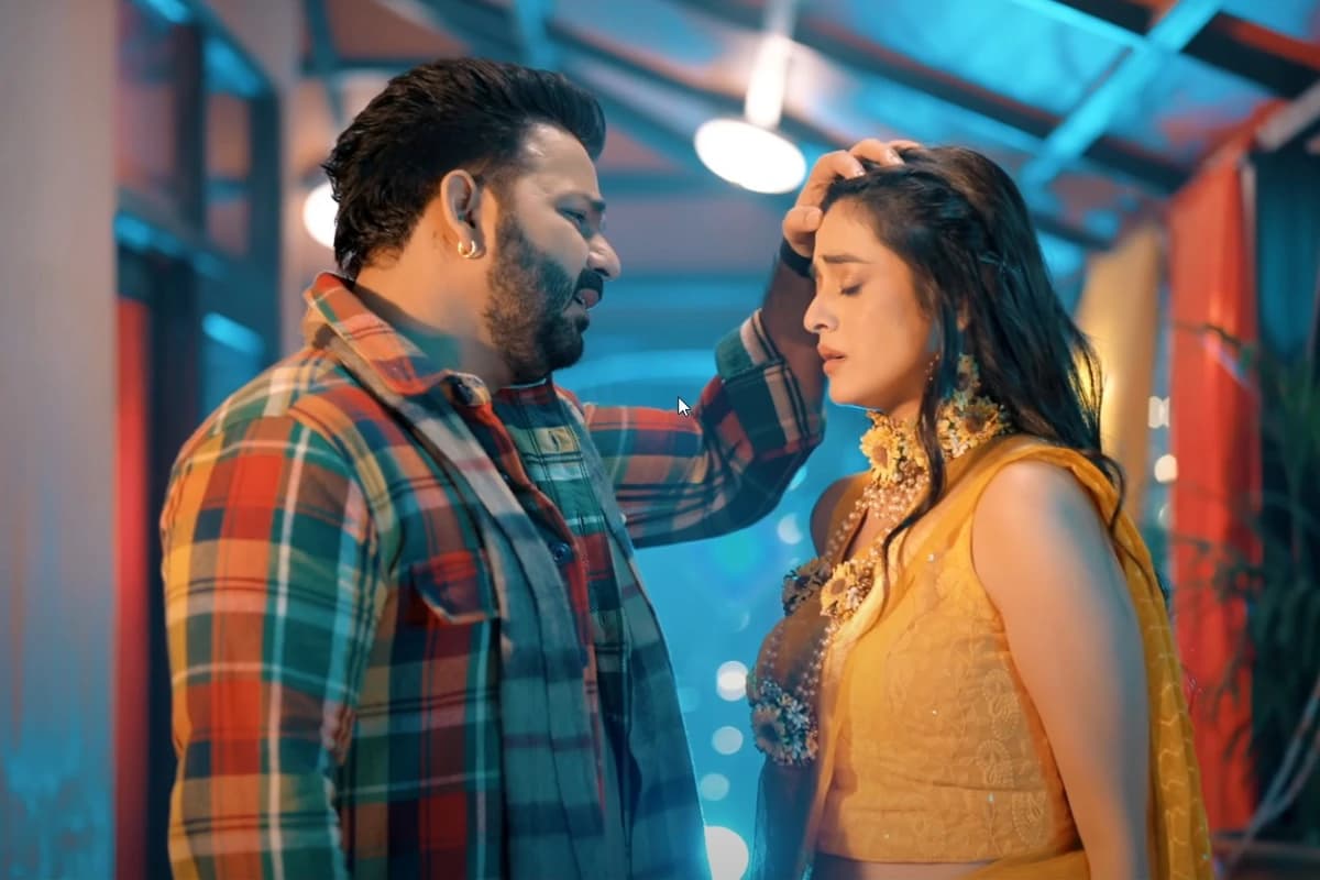 New Pawan Singh Bhojpuri Song Senura Dal Ke: Pawan Singh और Priyanka Singh का नया भोजपुरी गाना 'सेनुरा डाल के' का पोस्टर, जिसमें दर्शना बanik भी शानदार अंदाज़ में नजर आ रही हैं।