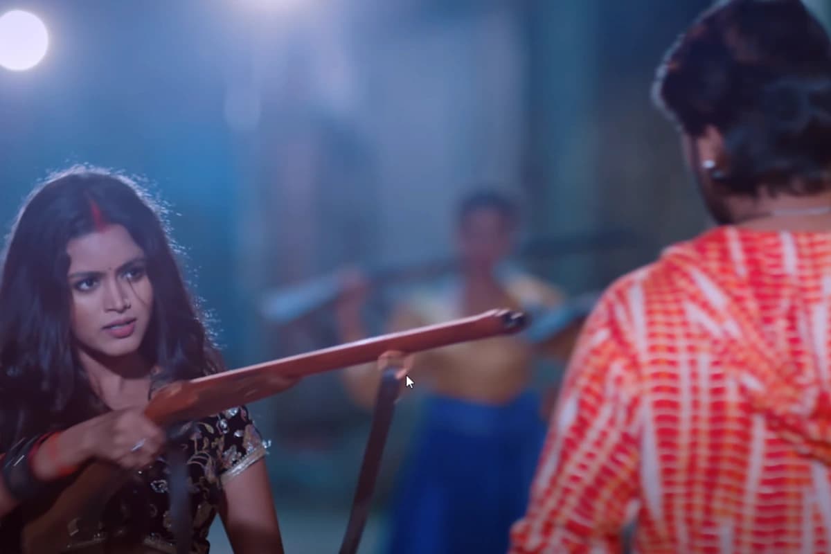 Bhojpuri Song 'चढल जवानी' में Pradeep Pandey Chintu और Shilpi Raghwani ने बेहतरीन केमिस्ट्री दिखाई है। जानिए इस नए गाने की पूरी डिटेल।