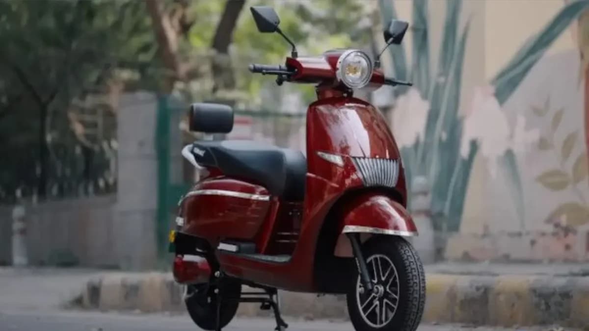 Komaki Flora इलेक्ट्रिक स्कूटर – 100KM रेंज, स्मार्ट लुक और ₹64,999 की कीमत वाला दमदार EV मॉडल