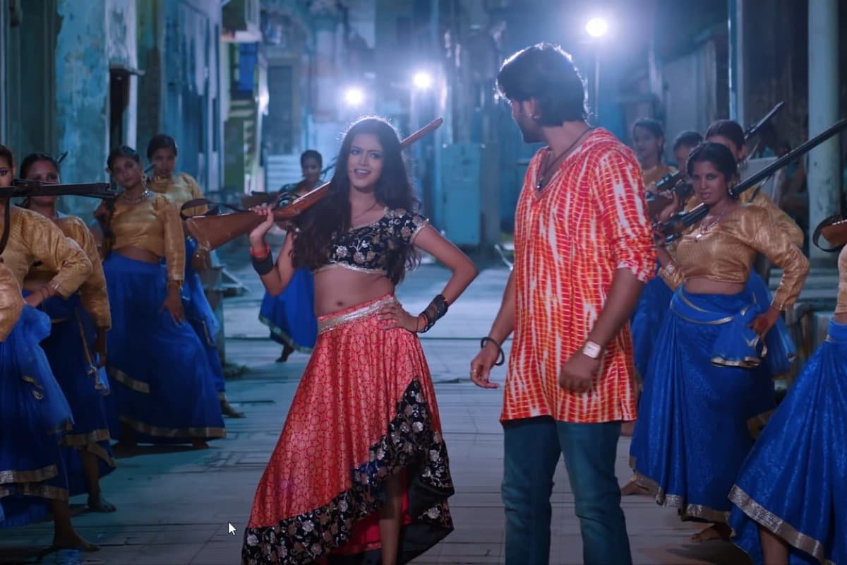 Bhojpuri Song 'चढल जवानी' में Pradeep Pandey Chintu और Shilpi Raghwani ने बेहतरीन केमिस्ट्री दिखाई है। जानिए इस नए गाने की पूरी डिटेल।