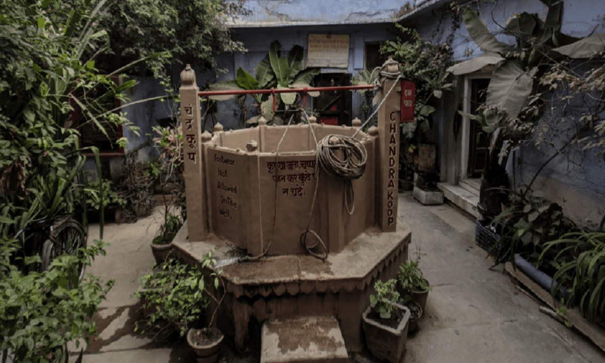Varanasi Tourism: वाराणसी के छुपे हुए पर्यटन स्थल – रामनगर किला, संकट मोचन मंदिर और भविष्य बताने वाला कुआं