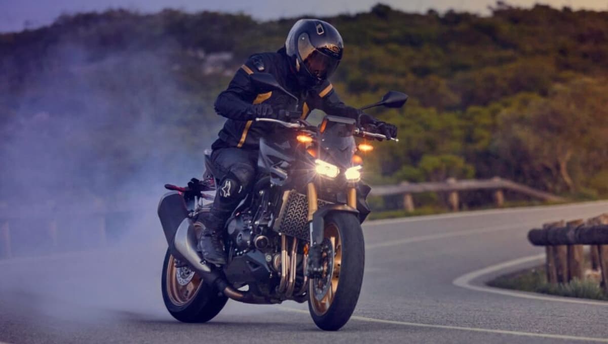राइडिंग मोड्स और क्विक शिफ्टर के साथ आई है ₹17 लाख की ये सुपरबाइक Honda CB1000 Hornet SP