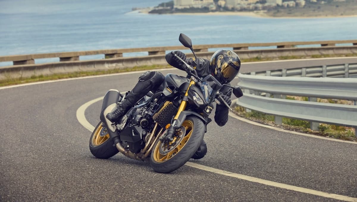राइडिंग मोड्स और क्विक शिफ्टर के साथ आई है ₹17 लाख की ये सुपरबाइक Honda CB1000 Hornet SP