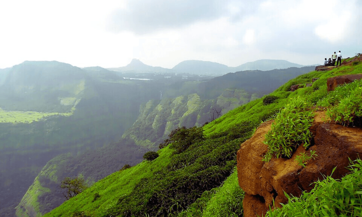 Lonavala: सुरक्षित और सुंदर पर्यटन स्थल जैसे पंचमढ़ी, माउंट आबू और लोनावला की हरियाली और झरनों का दृश्य"