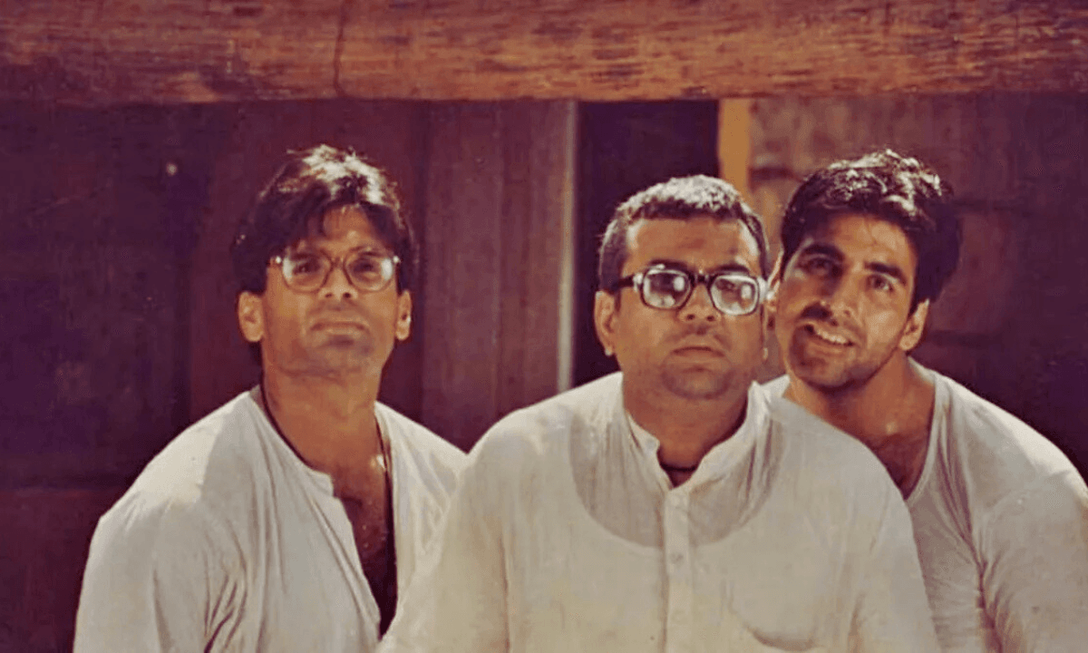 Hera Pheri 3 Controversy: परेश रावल फिल्म हेरा फेरी 3 में अपने आइकॉनिक बाबू भैया के किरदार में वापसी करते हुए, विवादों के बाद
