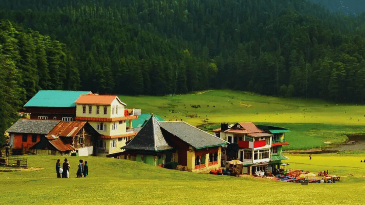 Travel India Feels Like Europe भारत के ऐसे टूरिस्ट प्लेस जो यूरोप जैसा अनुभव कराते हैं, जैसे शिमला, खज्जियार, मैकलॉडगंज, लैंसडाउन और पुडुचेरी