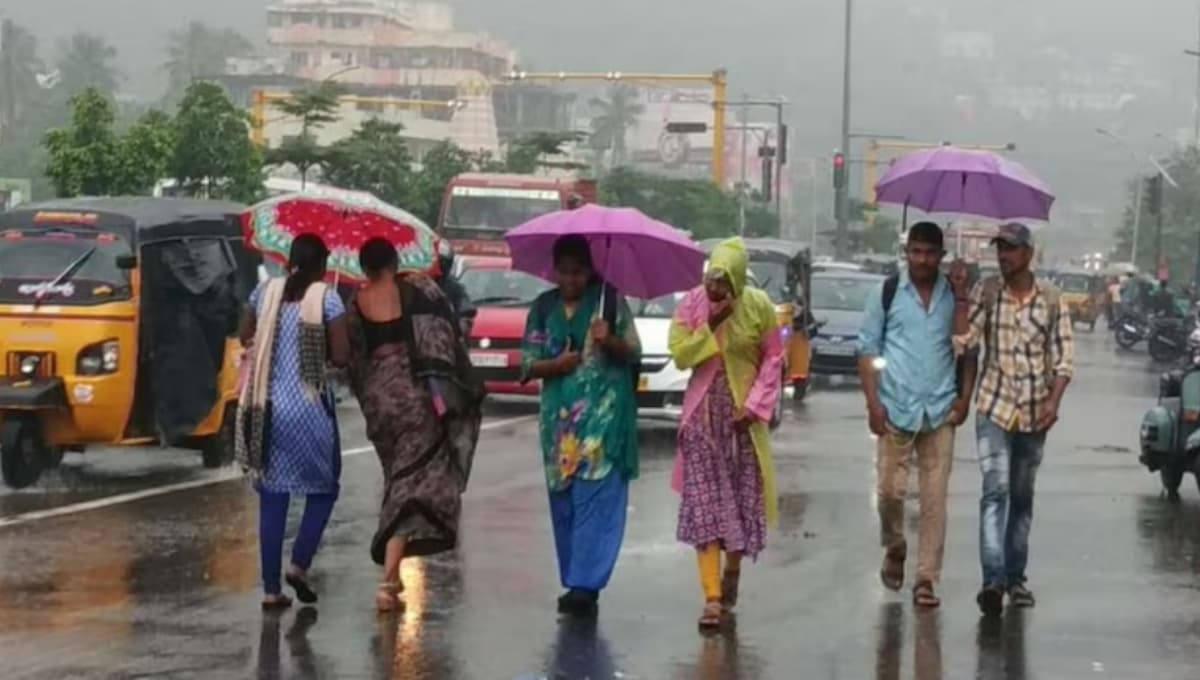 Weather Today: बिहार में भारी बादल और बिजली गिरने का दृश्य, तेज आंधी और बारिश का अलर्ट जारी