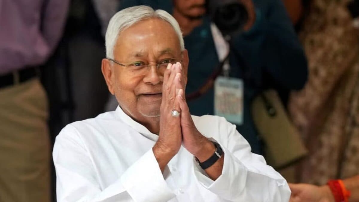 बिहार चुनाव 2025 में रोजगार और उद्योगों को लेकर नीतीश कुमार की घोषणा