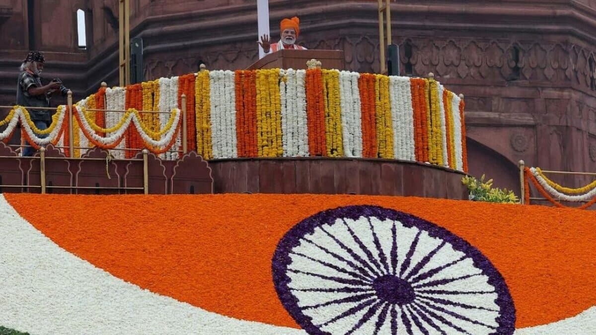 PM Modi hoists national flag at Red Fort 12th time