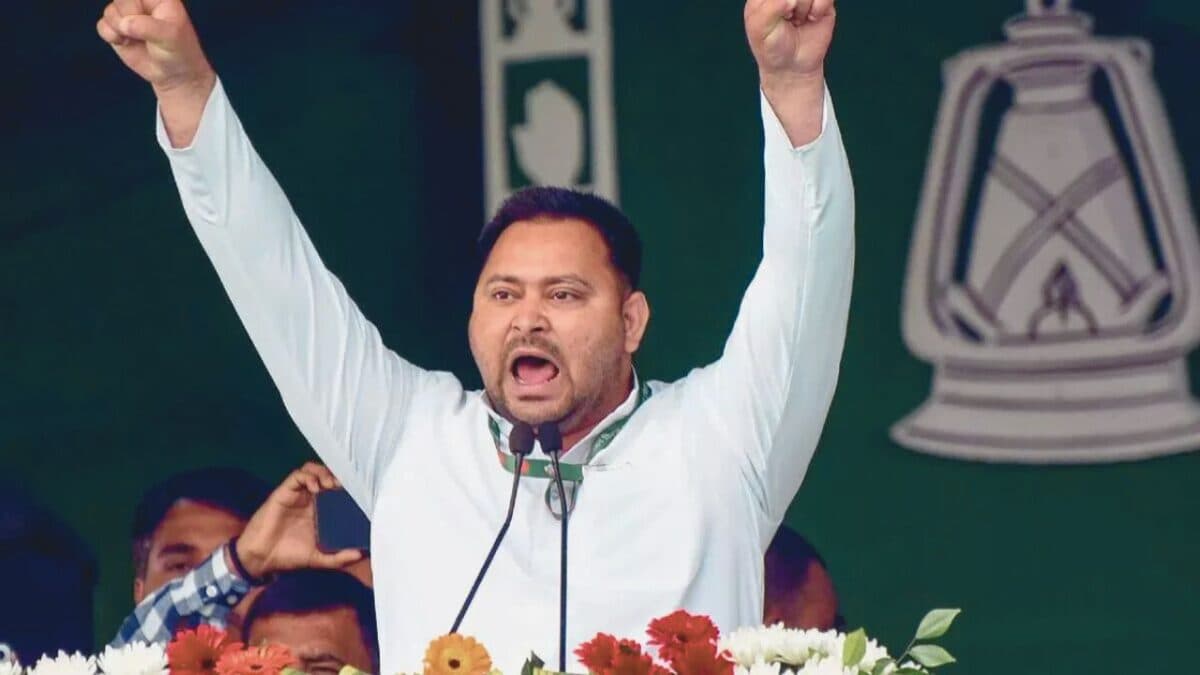 Bihar Voter List Controversy: Rahul Gandhi और Tejashwi Yadav नवादा वोटर अधिकार यात्रा में संबोधित करते हुए