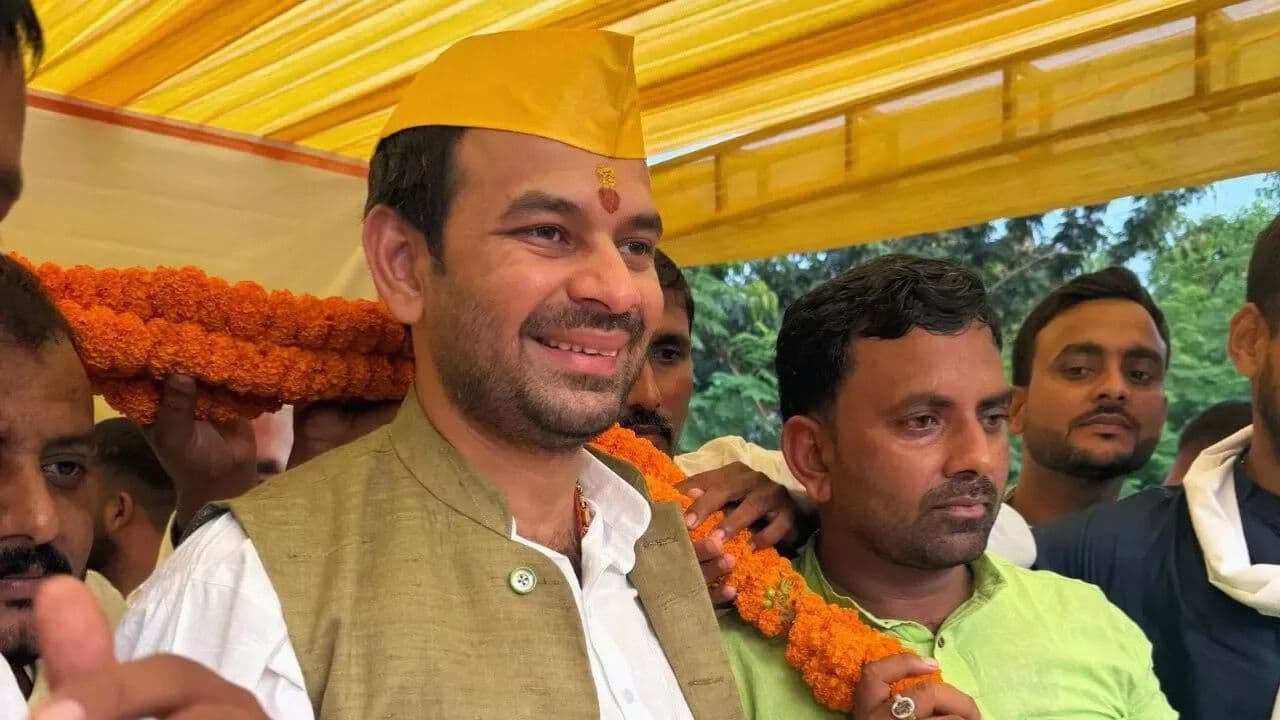 तेज प्रताप यादव ने नई पार्टी और चुनाव चिन्ह के साथ चुनावी मैदान में एंट्री की