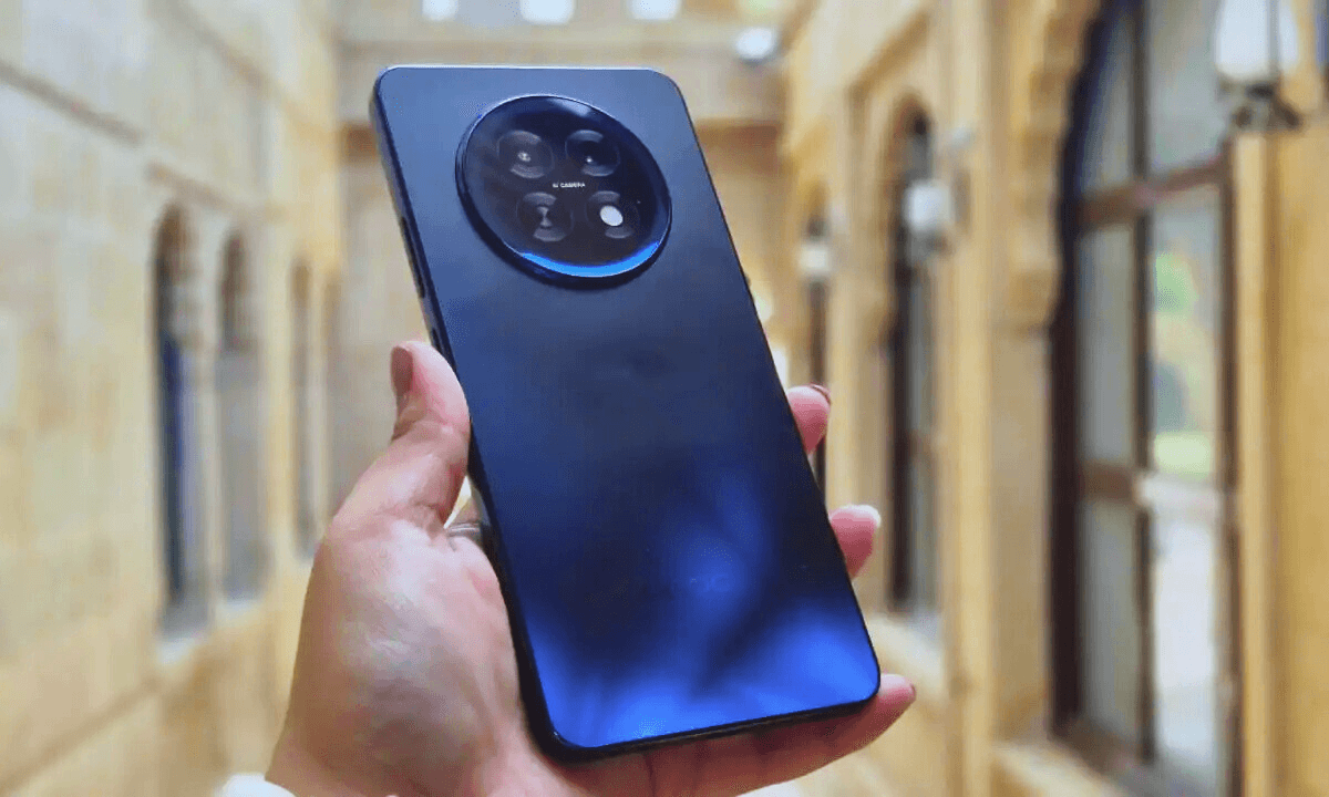 Oppo F31 Launch में नया स्मार्टफोन आकर्षक डिज़ाइन और पावरफुल फीचर्स के साथ