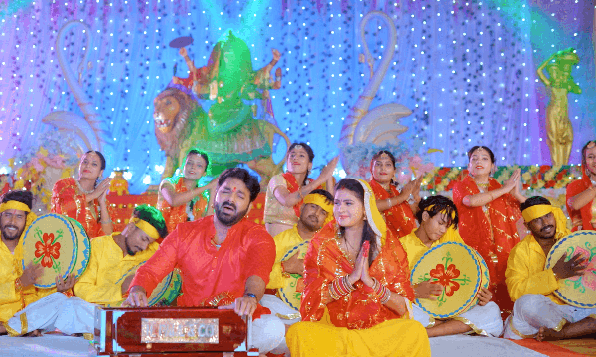 Pawan Singh Navratri Special Bhojpuri Song Dulari Mayariya viral on Wave Music with Chhaya of devotion