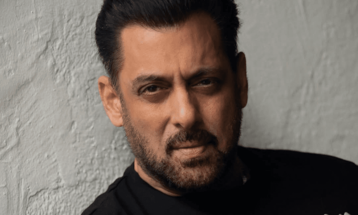Salman Khan and Aishwarya Rai Net Worth comparison 2025 — सलमान खान और ऐश्वर्या राय की संपत्ति और अमीरी की तुलना दिखाता बिजनेस रिपोर्ट इमेज।