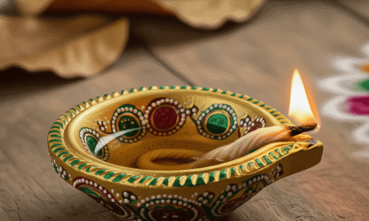 Beautiful Diya Decoration Ideas for Diwali 2025 – Golden, Glitter and Pearl Work Diyas for Home Décor