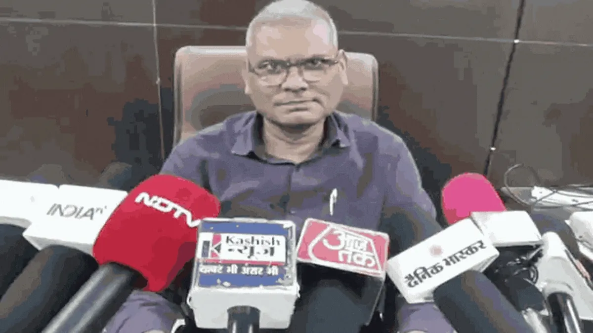 बेगूसराय: टूटे पैर में प्लास्टर की जगह बांधा गत्ता