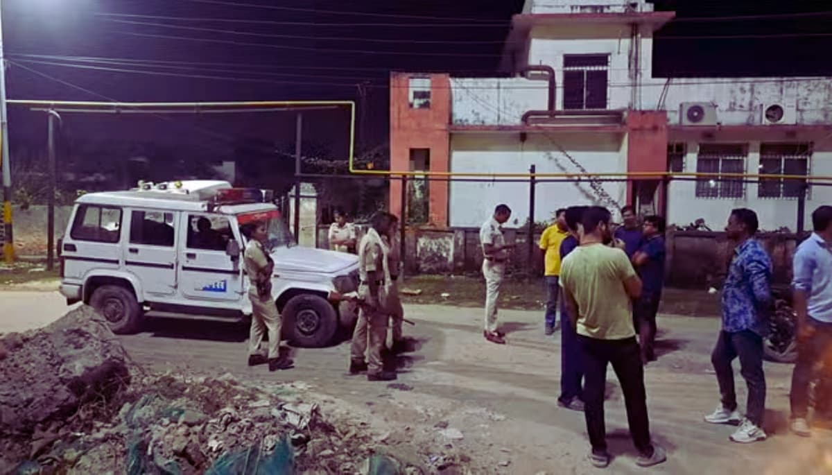 दरभंगा DMCH में डॉक्टर से गाली-गलौज और धमकी! जानें क्या हुआ पार्किंग में?