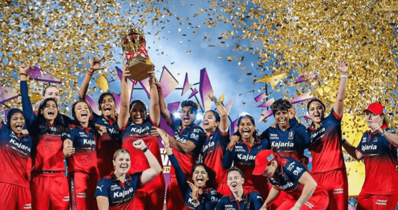RCB vs DC: RCB बनी दूसरी बार WPL चैंपियन, दिल्ली को हराकर फिर उठाई ट्रॉफी