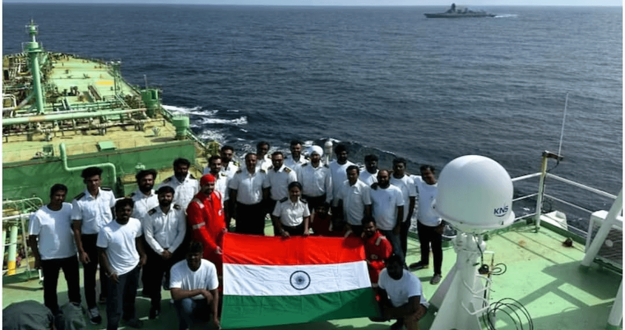 जंग के बीच भी नहीं रुकी भारत की रफ्तार! Hormuz Strait से गुजरते जहाजों ने दिखाया दम