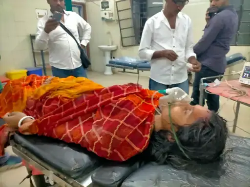 Samastipur News: समस्तीपुर के मगरदही घाट पुल के नीचे एक महिला ने लगाया छलांग, मछुआरों ने महिला को नाव के द्वारा बाहर निकाला 2 Samastipur News: समस्तीपुर के मगरदही घाट पुल के नीचे एक महिला ने लगाया छलांग, मछुआरों ने महिला को नाव के द्वारा बाहर निकाला